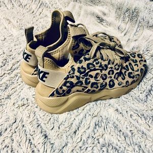 Nike huaraches -cheetah/khaki